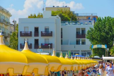 Offerta Ponte del Primo Maggio 2023 Hotel sulla Spiaggia con Camere Fronte Mare e  Parcheggio gratuito 